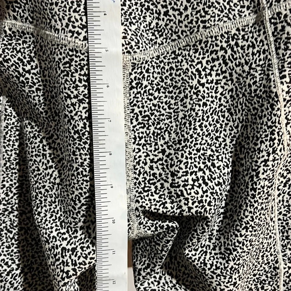 Athleta Women 25” Salutation Stash II Textured Tight 631936 Black White Size XS - Picture 5 of 6